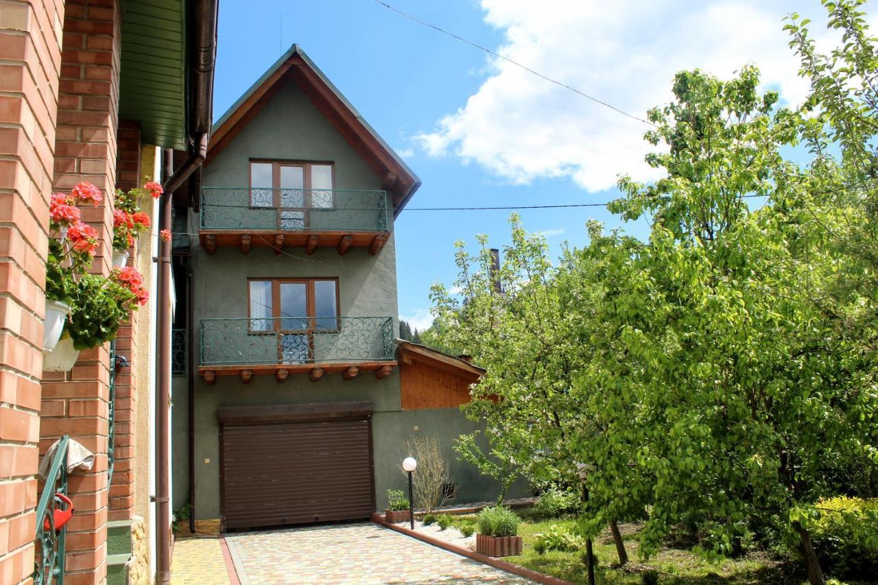 Затишний Міні-Готель "Rosky" Yasinia Exterior foto