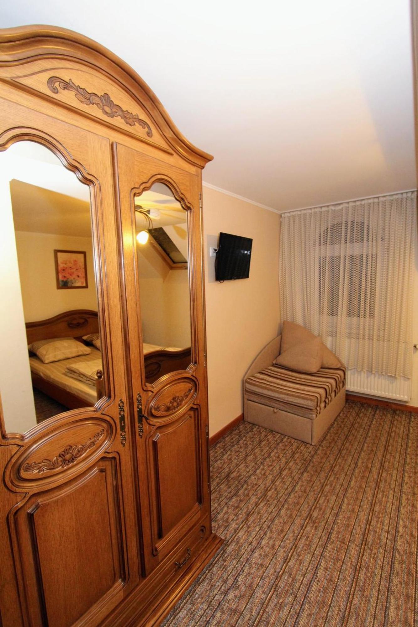 Затишний Міні-Готель "Rosky" Yasinia Quarto foto