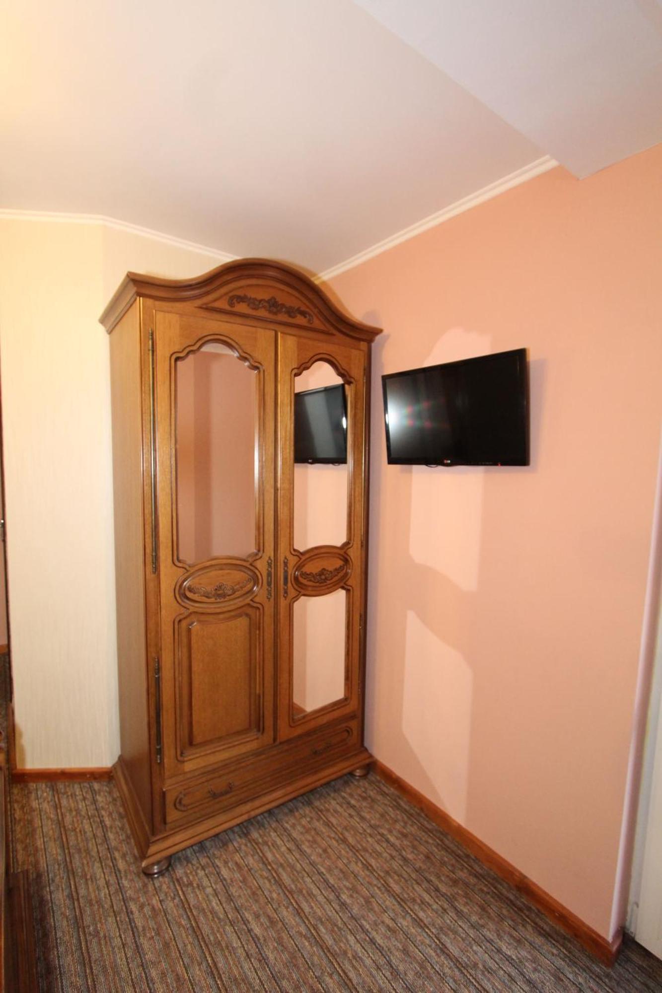 Затишний Міні-Готель "Rosky" Yasinia Quarto foto